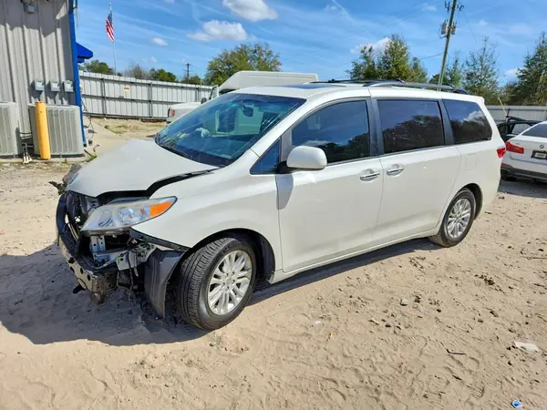 5TDYZ3DC3HS766747 2017 TOYOTA SIENNA - Image 1