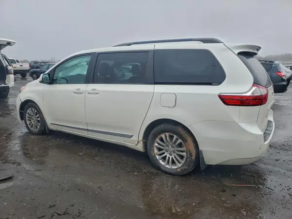 5TDYZ3DC3HS767414 2017 TOYOTA SIENNA - Image 2