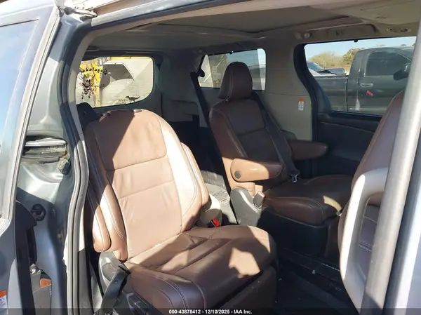 5TDYZ3DC3HS768031 2017 TOYOTA SIENNA - Image 8