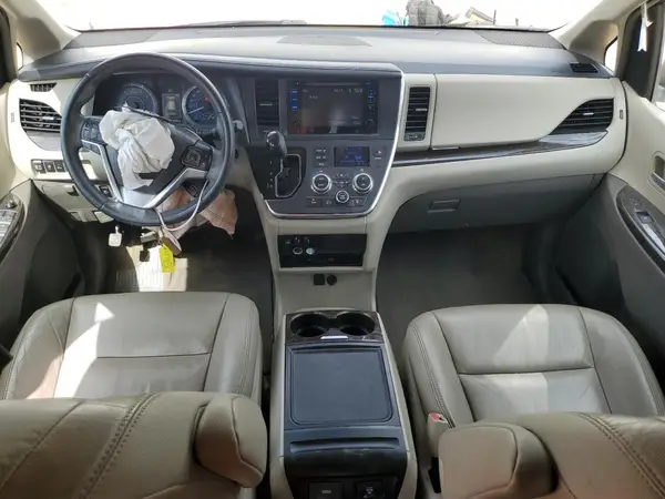 5TDYZ3DC3HS768756 2017 TOYOTA SIENNA - Image 8