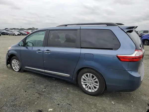 5TDYZ3DC3HS781989 2017 TOYOTA SIENNA - Image 2
