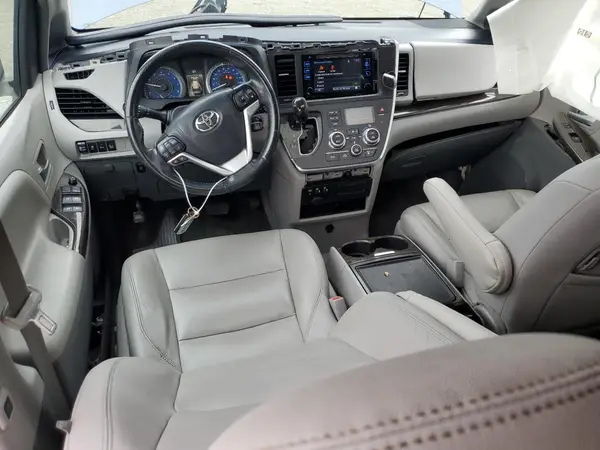 5TDYZ3DC3HS781989 2017 TOYOTA SIENNA - Image 8