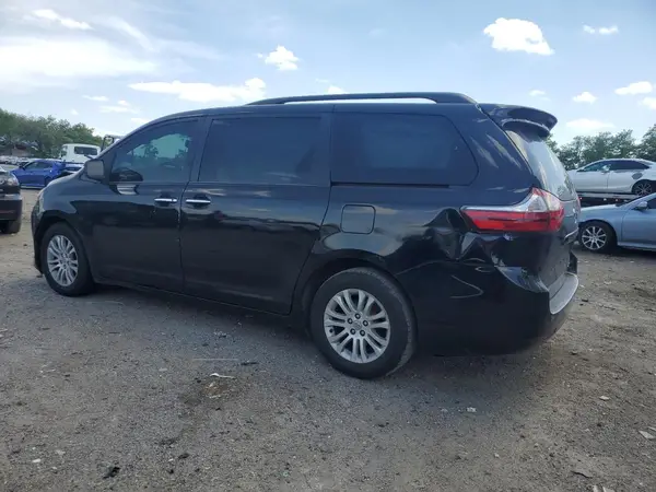 5TDYZ3DC3HS782169 2017 TOYOTA SIENNA - Image 2