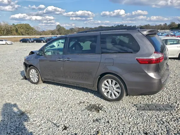 5TDYZ3DC3HS789140 2017 TOYOTA SIENNA - Image 2