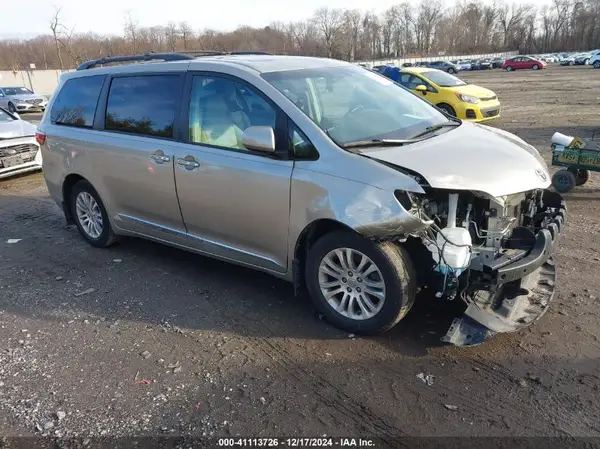 5TDYZ3DC3HS790045 2017 TOYOTA SIENNA - Image 1