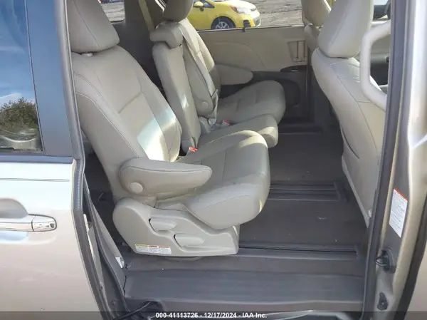 5TDYZ3DC3HS790045 2017 TOYOTA SIENNA - Image 8