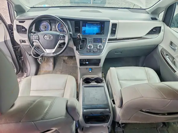 5TDYZ3DC3HS791339 2017 TOYOTA SIENNA - Image 8