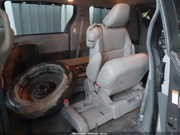 5TDYZ3DC3HS794306 2017 TOYOTA SIENNA - Image 8