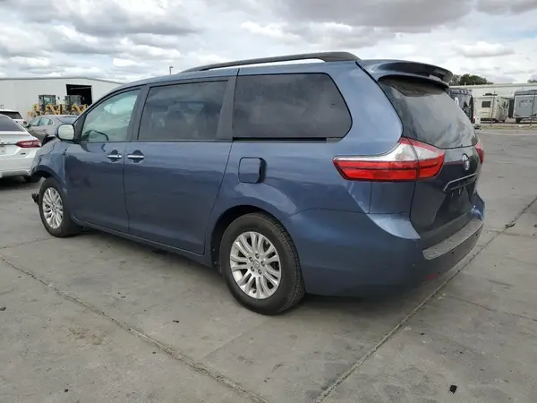 5TDYZ3DC3HS794421 2017 TOYOTA SIENNA - Image 2