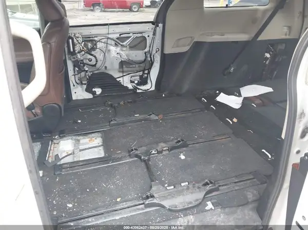 5TDYZ3DC3HS795424 2017 TOYOTA SIENNA - Image 8