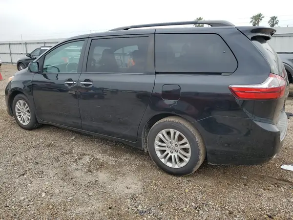 5TDYZ3DC3HS796332 2017 TOYOTA SIENNA - Image 2