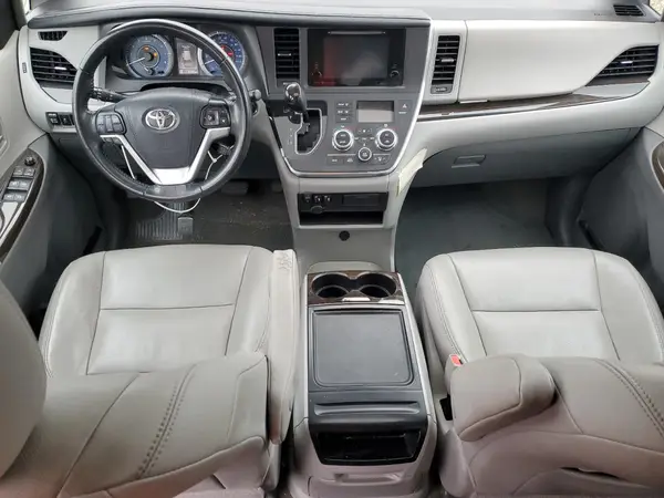 5TDYZ3DC3HS796332 2017 TOYOTA SIENNA - Image 8