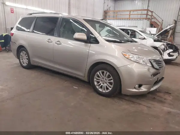 5TDYZ3DC3HS797576 2017 TOYOTA SIENNA - Image 1