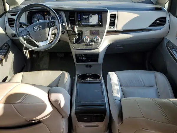 5TDYZ3DC3HS798498 2017 TOYOTA SIENNA - Image 8