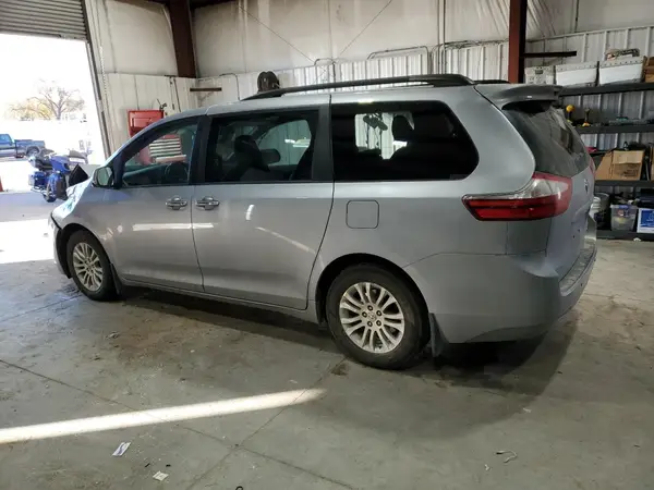 5TDYZ3DC3HS802906 2017 TOYOTA SIENNA - Image 2