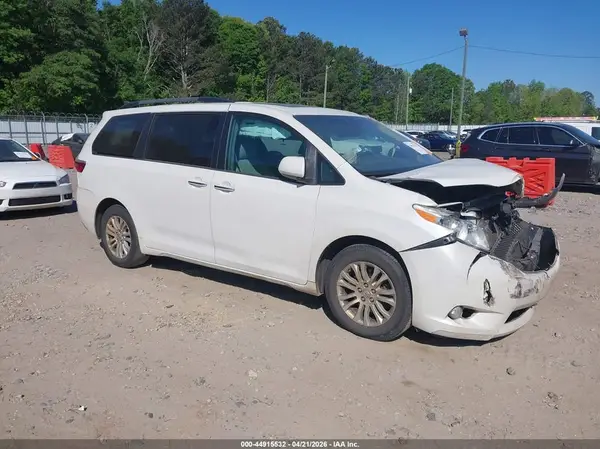 5TDYZ3DC3HS803652 2017 TOYOTA SIENNA - Image 1