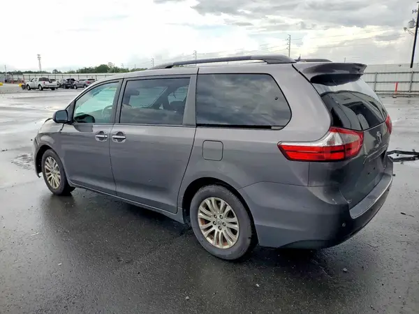 5TDYZ3DC3HS812741 2017 TOYOTA SIENNA - Image 2