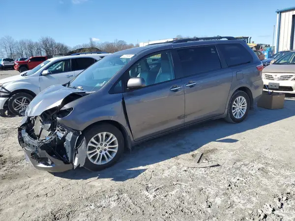 5TDYZ3DC3HS819396 2017 TOYOTA SIENNA - Image 1