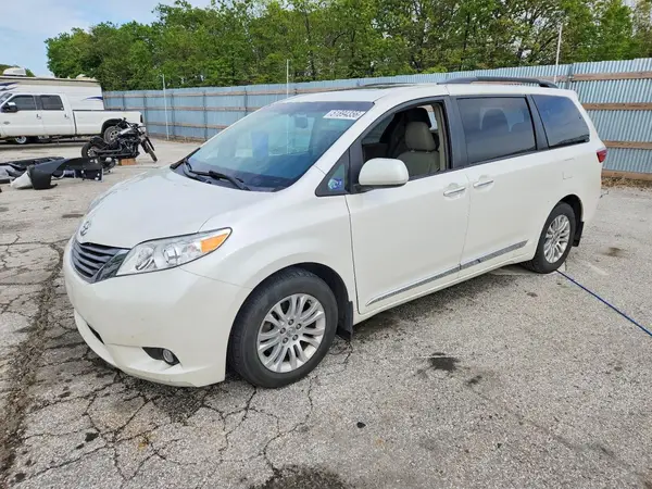 5TDYZ3DC3HS821214 2017 TOYOTA SIENNA - Image 1