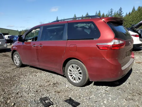5TDYZ3DC3HS821360 2017 TOYOTA SIENNA - Image 2