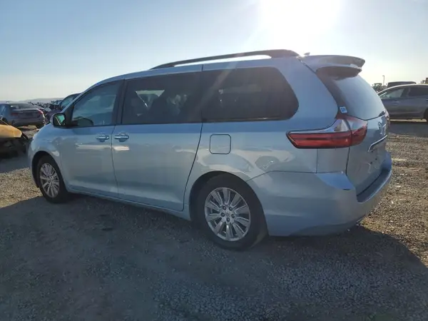 5TDYZ3DC3HS824386 2017 TOYOTA SIENNA - Image 2