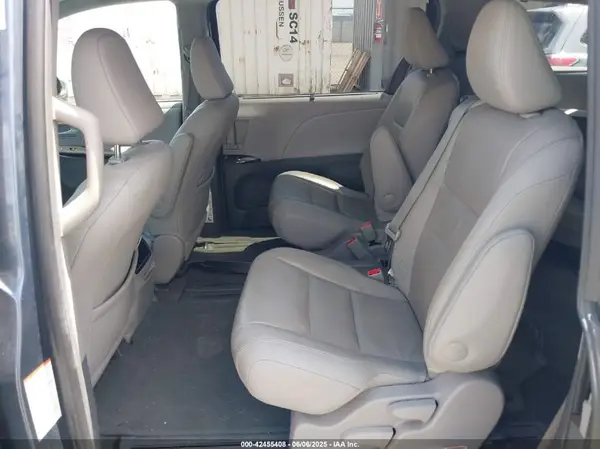5TDYZ3DC3HS826445 2017 TOYOTA SIENNA - Image 8