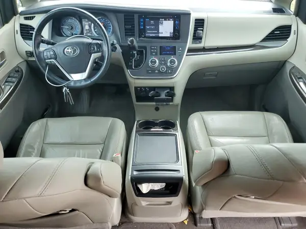 5TDYZ3DC3HS826798 2017 TOYOTA SIENNA - Image 8