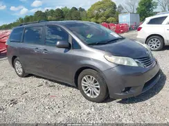 5TDYZ3DC3HS832780 2017 TOYOTA SIENNA