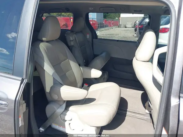 5TDYZ3DC3HS832780 2017 TOYOTA SIENNA - Image 8