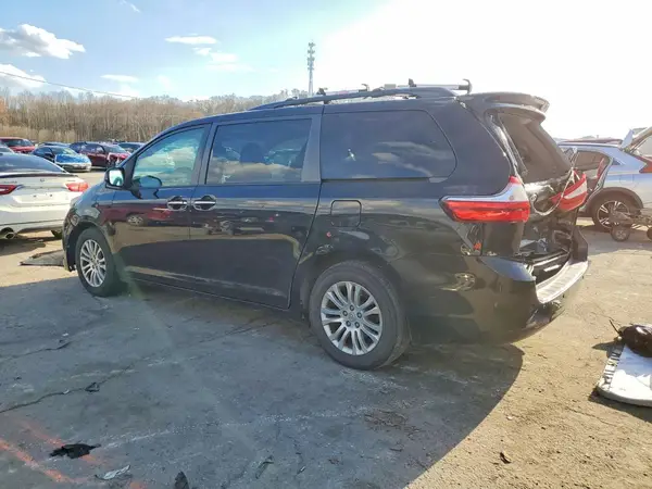 5TDYZ3DC3HS832892 2017 TOYOTA SIENNA - Image 2
