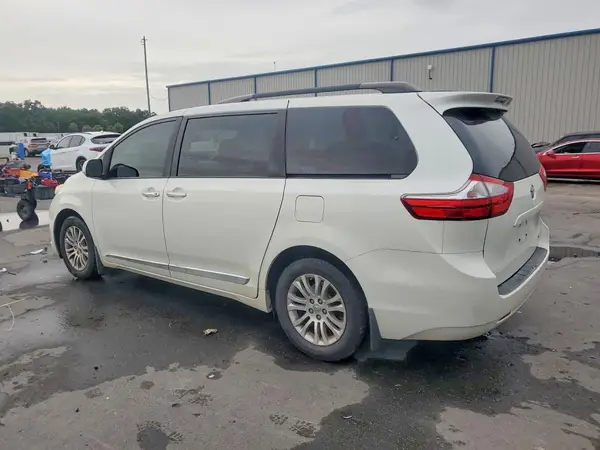 5TDYZ3DC3HS833783 2017 TOYOTA SIENNA - Image 2