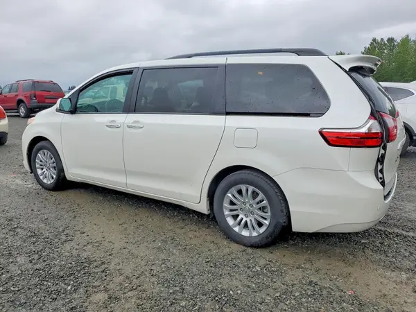 5TDYZ3DC3HS833959 2017 TOYOTA SIENNA - Image 2