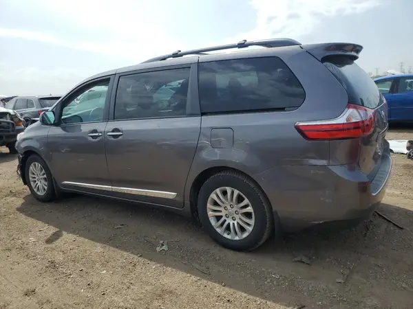 5TDYZ3DC3HS835789 2017 TOYOTA SIENNA - Image 2