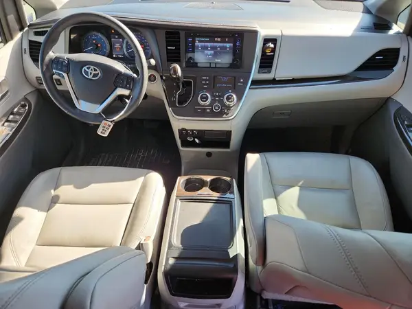 5TDYZ3DC3HS837865 2017 TOYOTA SIENNA - Image 8