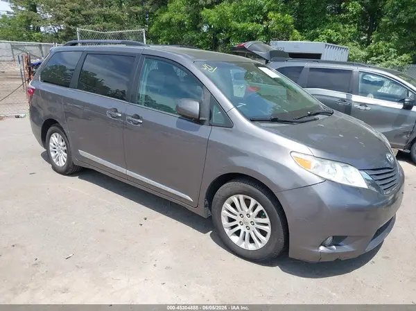 5TDYZ3DC3HS839017 2017 TOYOTA SIENNA - Image 1