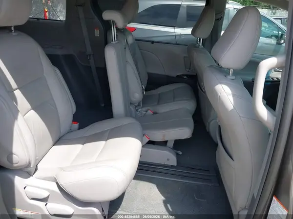 5TDYZ3DC3HS839017 2017 TOYOTA SIENNA - Image 8