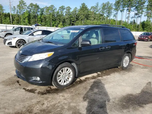 5TDYZ3DC3HS840488 2017 TOYOTA SIENNA - Image 1