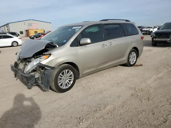 5TDYZ3DC3HS840751 2017 TOYOTA SIENNA - Image 1
