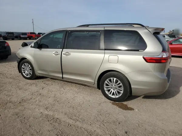 5TDYZ3DC3HS840751 2017 TOYOTA SIENNA - Image 2
