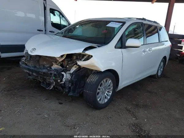 5TDYZ3DC3HS849191 2017 TOYOTA SIENNA - Image 2