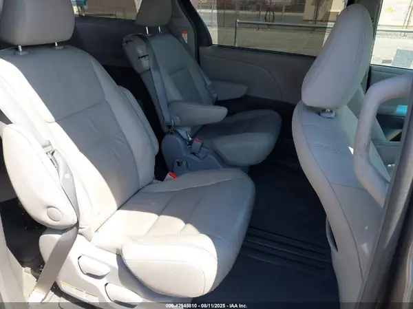 5TDYZ3DC3HS850387 2017 TOYOTA SIENNA - Image 8