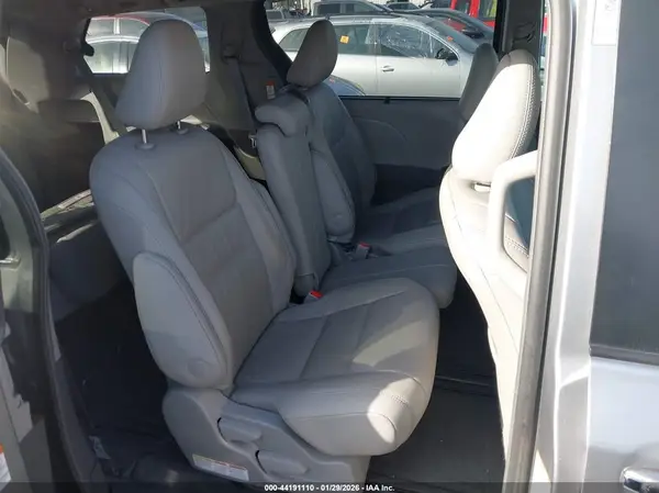 5TDYZ3DC3HS858571 2017 TOYOTA SIENNA - Image 8