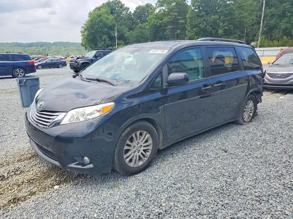 5TDYZ3DC3HS858991 2017 TOYOTA SIENNA - Image 1