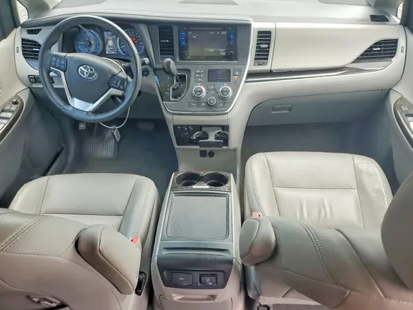 5TDYZ3DC3HS858991 2017 TOYOTA SIENNA - Image 8