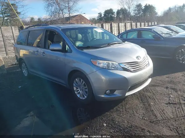 5TDYZ3DC3HS861664 2017 TOYOTA SIENNA - Image 1