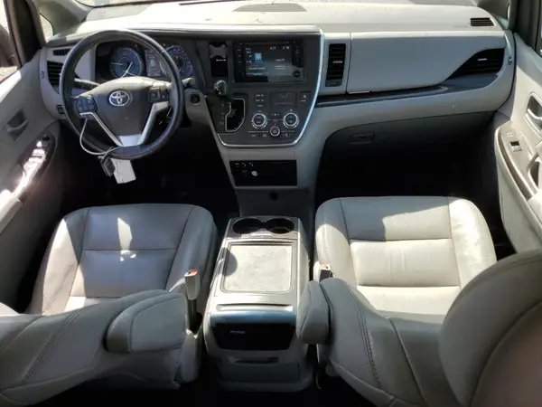 5TDYZ3DC3HS861986 2017 TOYOTA SIENNA - Image 8