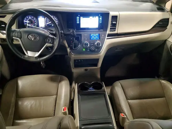 5TDYZ3DC3HS862331 2017 TOYOTA SIENNA - Image 8