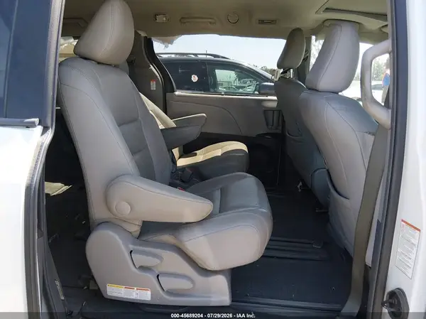 5TDYZ3DC3HS863169 2017 TOYOTA SIENNA - Image 8