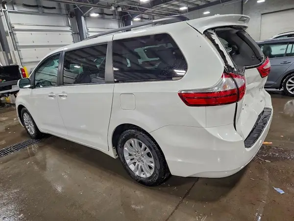 5TDYZ3DC3HS863799 2017 TOYOTA SIENNA - Image 2