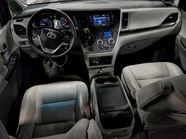 5TDYZ3DC3HS863799 2017 TOYOTA SIENNA - Image 8